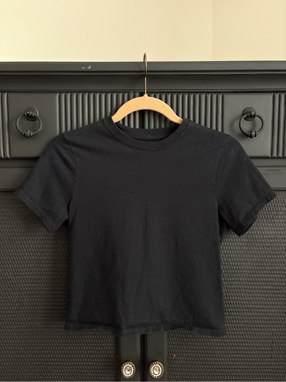 Black Short Sleeve Crew Crop Tee- AF Essential Polished Body-Skimming Tee - Picture 3 of 4